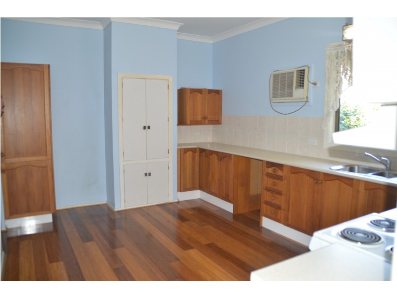 8 Cooper Street, Cessnock NSW 2325