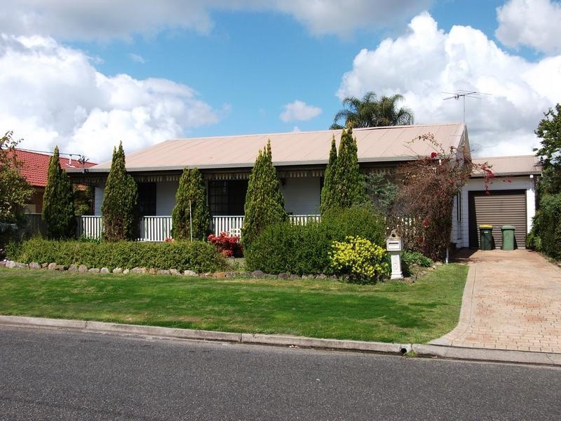 12 Fifth Street, Weston NSW 2326