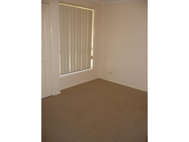3/8 Sports Ave, Cessnock NSW 2325