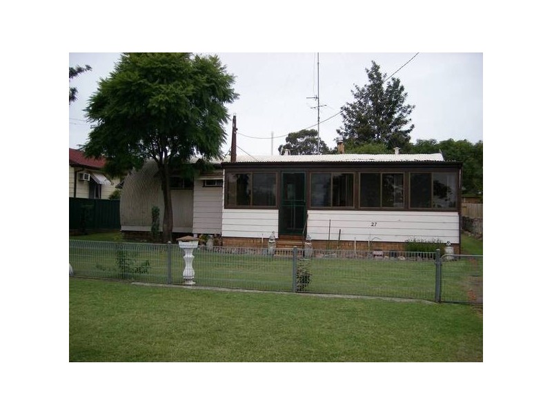 27 Macquarie Avenue, Cessnock NSW 2325