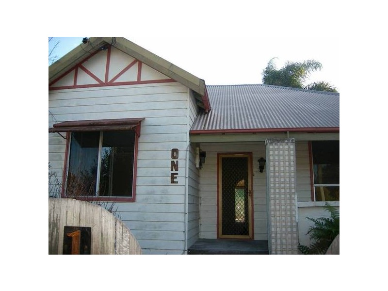 1 Charles Street, Abermain NSW 2326