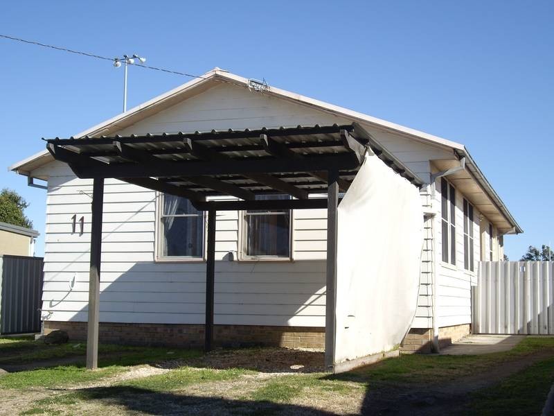 11 Charles Street, Abermain NSW 2326