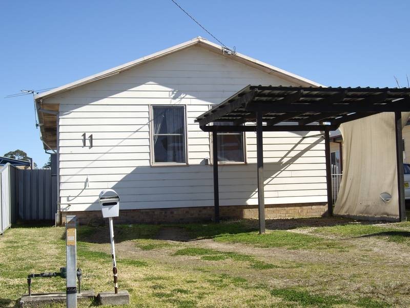 11 Charles Street, Abermain NSW 2326
