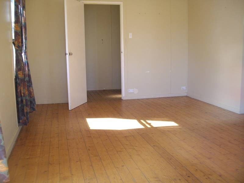 11 Charles Street, Abermain NSW 2326