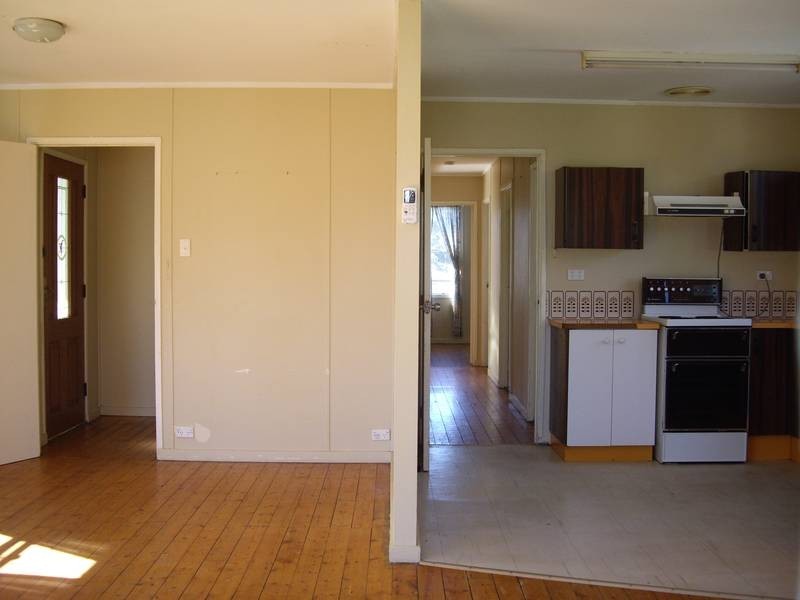 11 Charles Street, Abermain NSW 2326