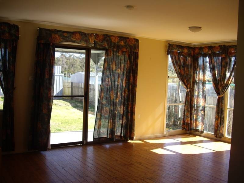 11 Charles Street, Abermain NSW 2326