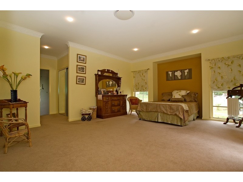 35 WATERFALL DR, Wongawallan QLD 4210