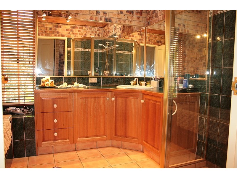 9 Winema Dr, North Tamborine QLD 4272