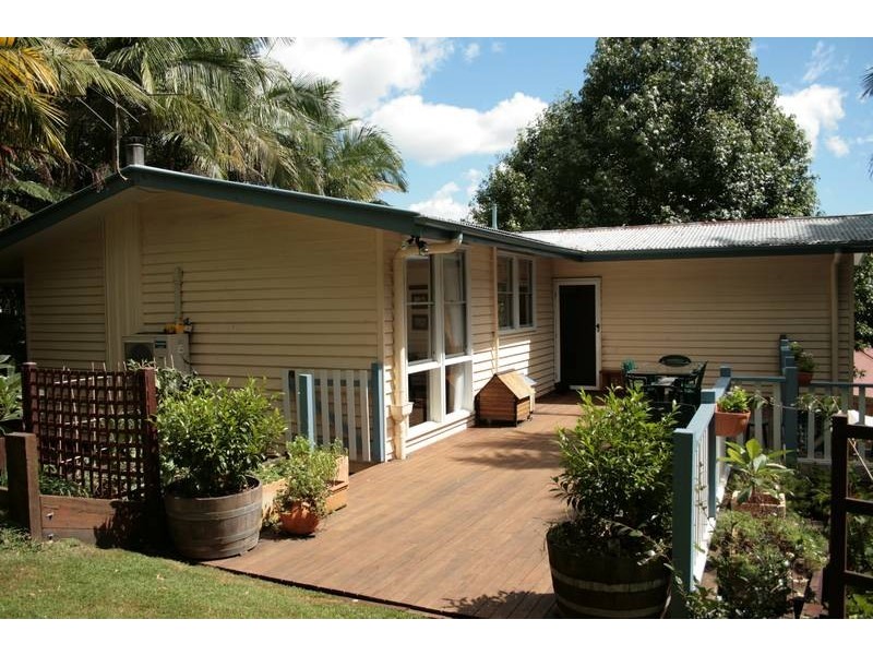 16 Mayon Court, Eagle Heights QLD 4271