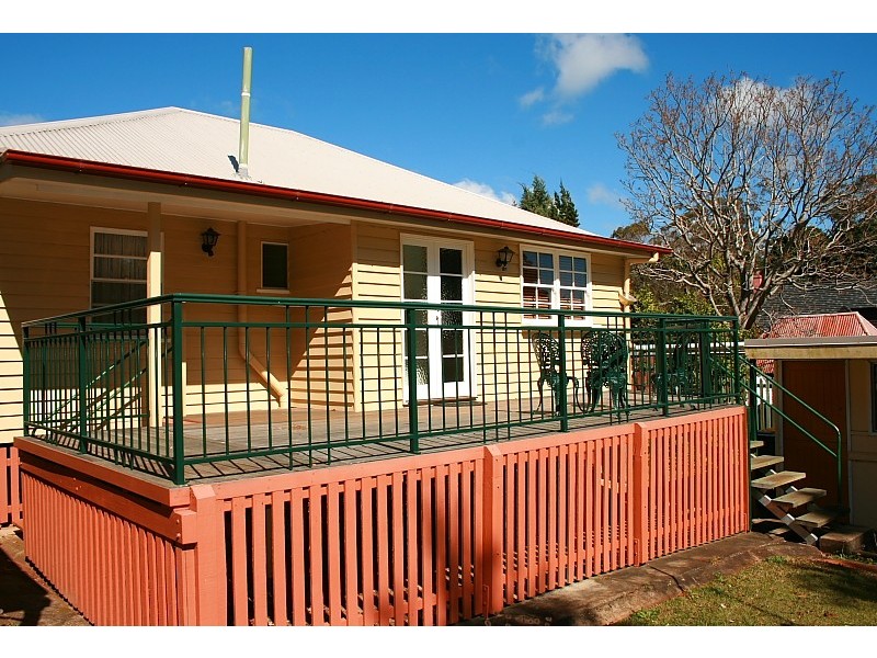 6 Wongawallan Road, Eagle Heights QLD 4271