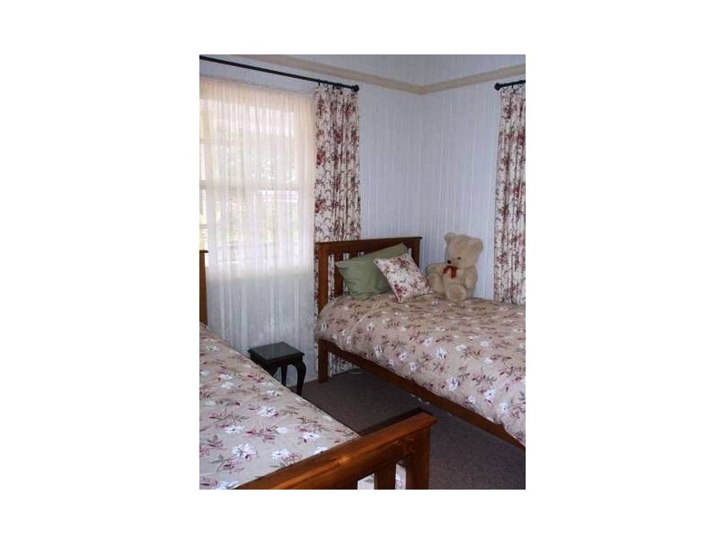 6 Wongawallan Road, Eagle Heights QLD 4271