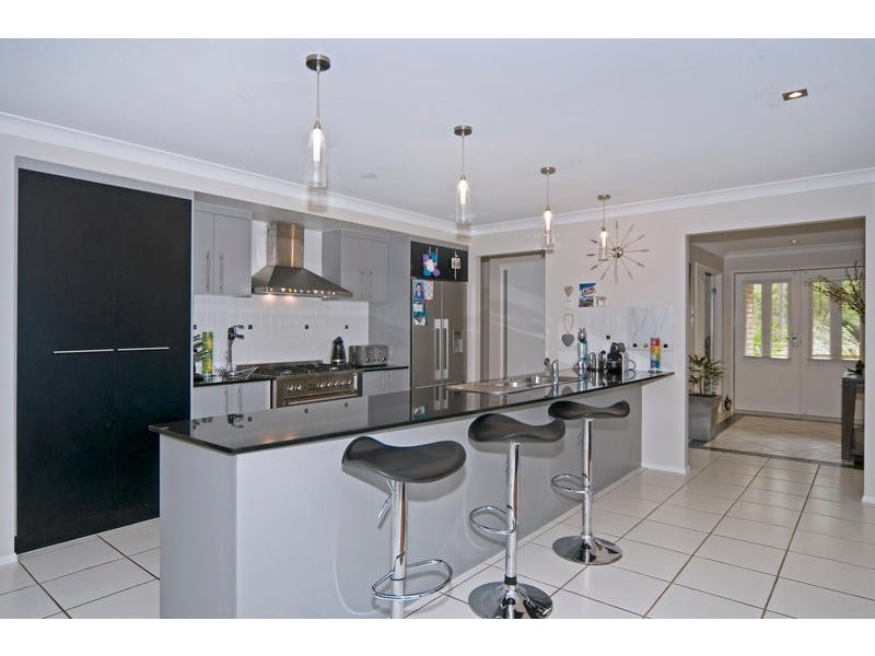 31 Pinnacle Dr, Wongawallan QLD 4210