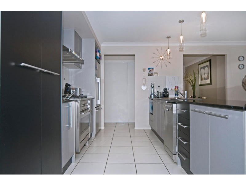 31 Pinnacle Dr, Wongawallan QLD 4210