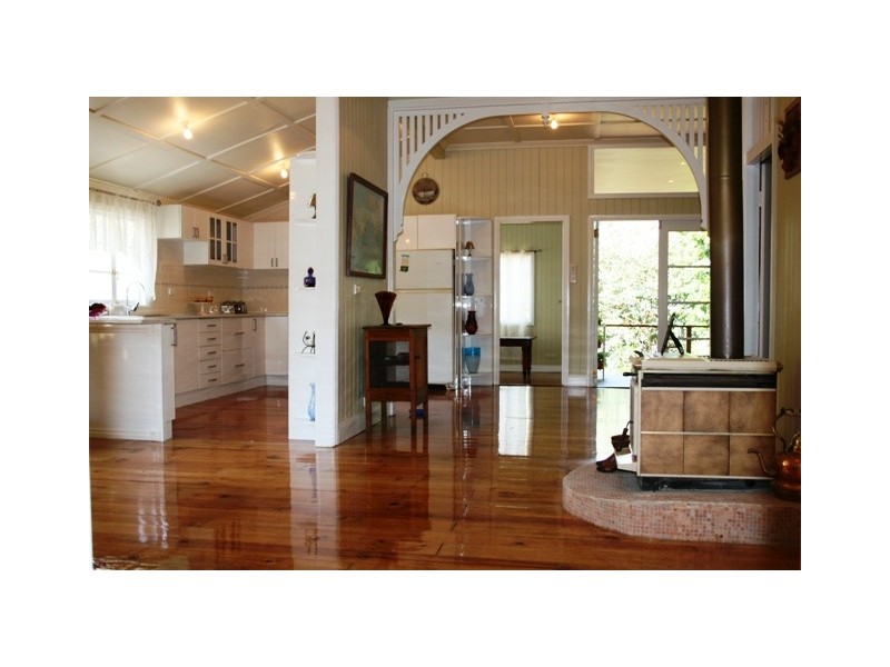 8 Coleman Square, North Tamborine QLD 4272