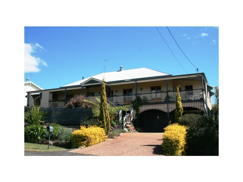 15 Paradise Drive, Eagle Heights QLD 4271