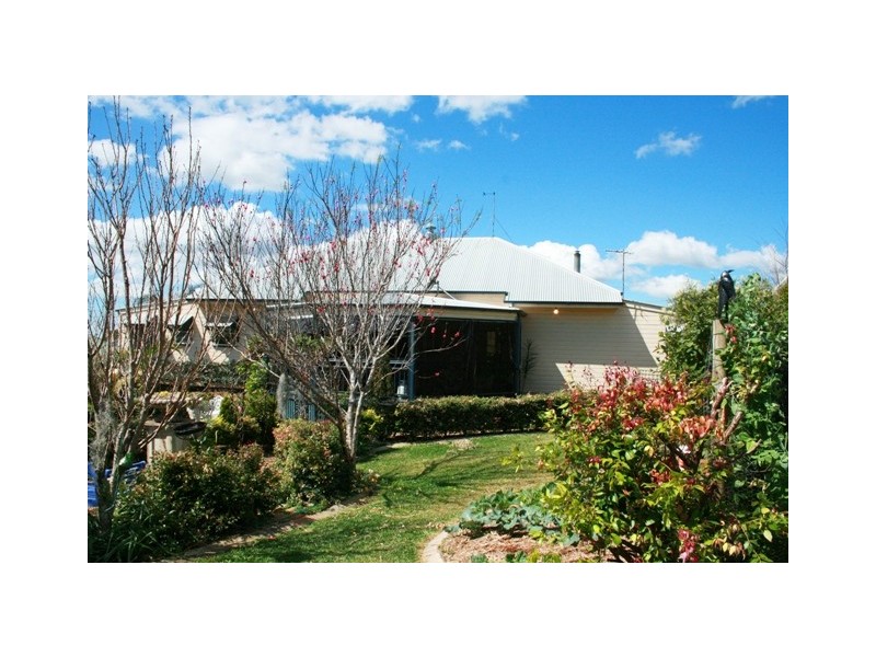 15 Paradise Drive, Eagle Heights QLD 4271