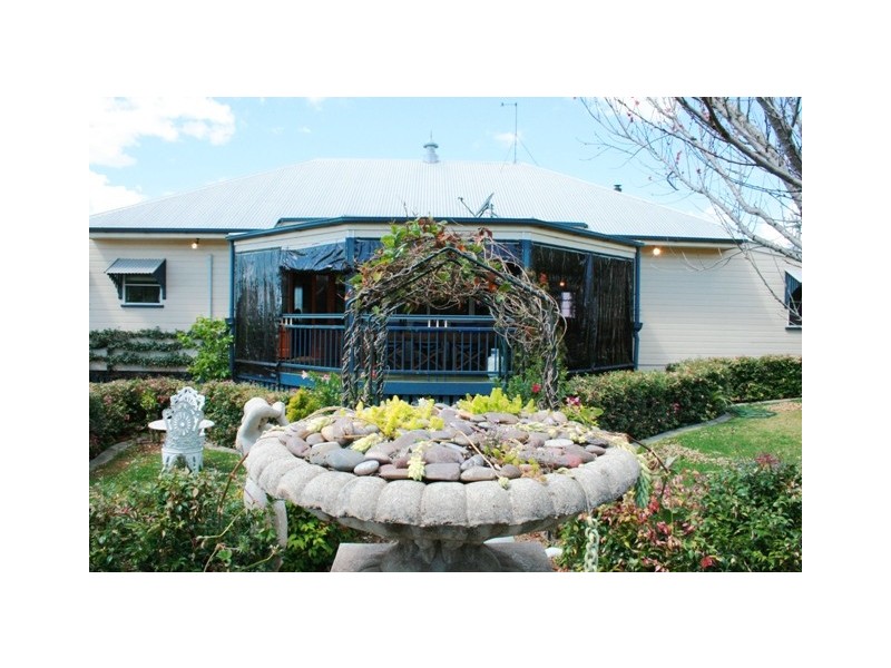 15 Paradise Drive, Eagle Heights QLD 4271