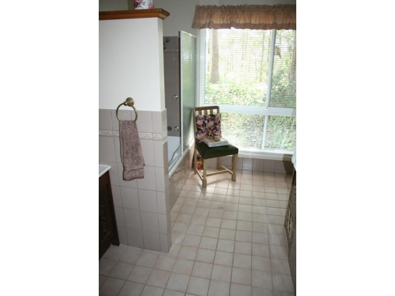 102 Wongawallan Road, Eagle Heights QLD 4271