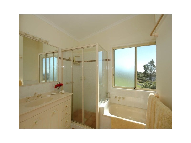 18 Elbert Ct, Eagle Heights QLD 4271