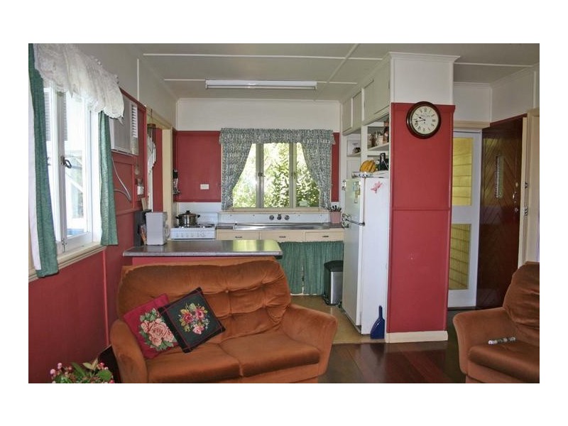 9 Central Avenue, Eagle Heights QLD 4271