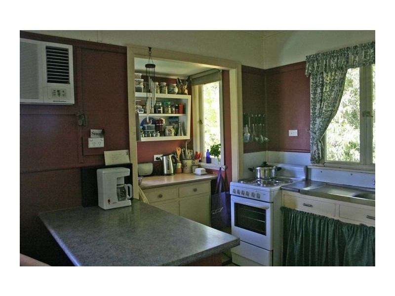9 Central Avenue, Eagle Heights QLD 4271