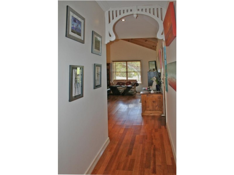 9 Salvia Drive, Eagle Heights QLD 4271