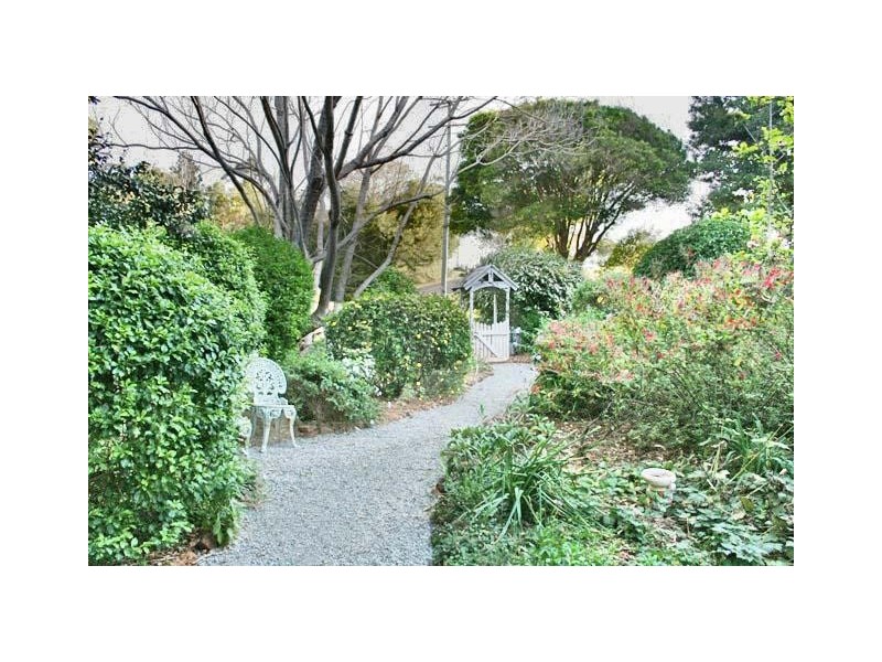 2 Contour Road, Eagle Heights QLD 4271