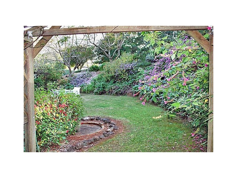 2 Contour Road, Eagle Heights QLD 4271