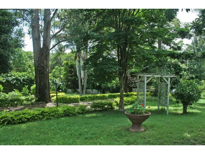 21 Chalmette Drive, North Tamborine QLD 4272