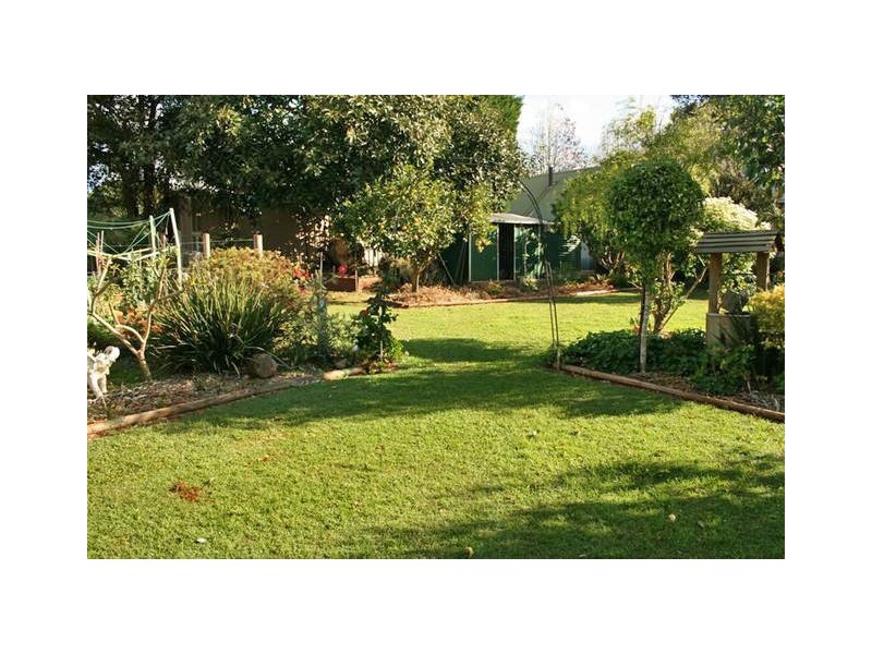 10 LAMINGTON PARADE, Tamborine Mountain QLD 4272