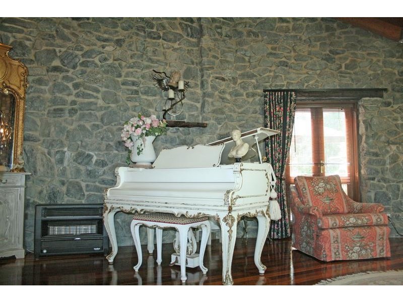 70 Wongawallan Road, Eagle Heights QLD 4271