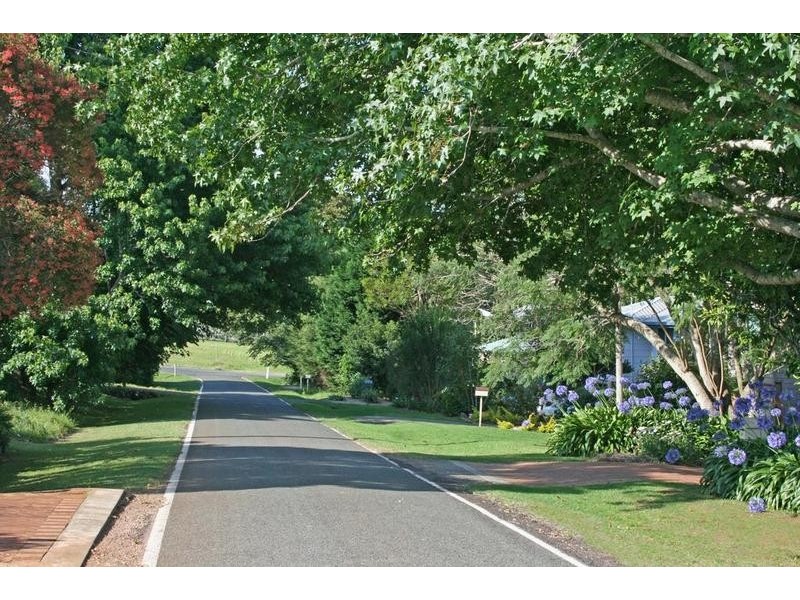 11 LAMINGTON PARADE, Tamborine Mountain QLD 4272