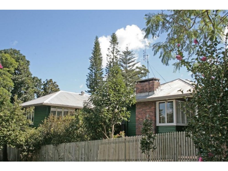 9 Beechmont Ave, Eagle Heights QLD 4271