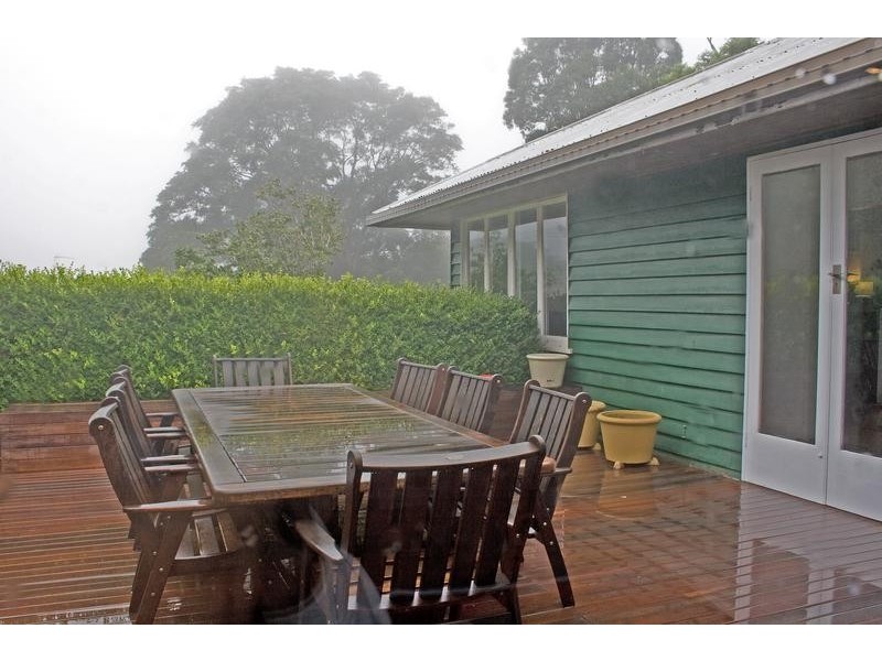 9 Beechmont Ave, Eagle Heights QLD 4271