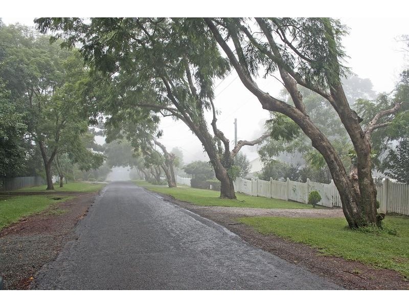 9 Beechmont Ave, Eagle Heights QLD 4271