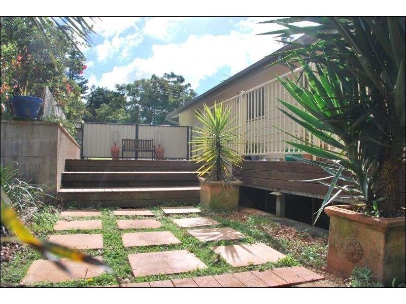 116 Contour Road, Eagle Heights QLD 4271