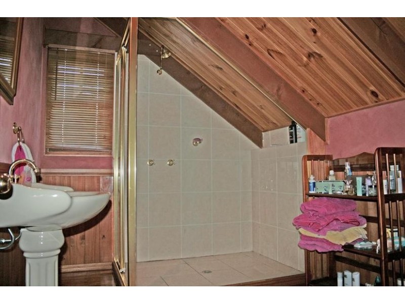 52 Paradise Drive, Eagle Heights QLD 4271