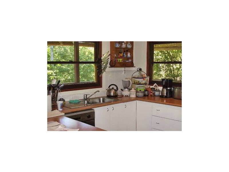 28 Beechmont Avenue, Tamborine Mountain QLD 4272