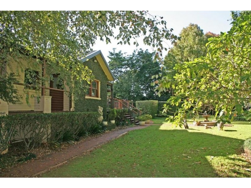 28 Beechmont Avenue, Tamborine Mountain QLD 4272