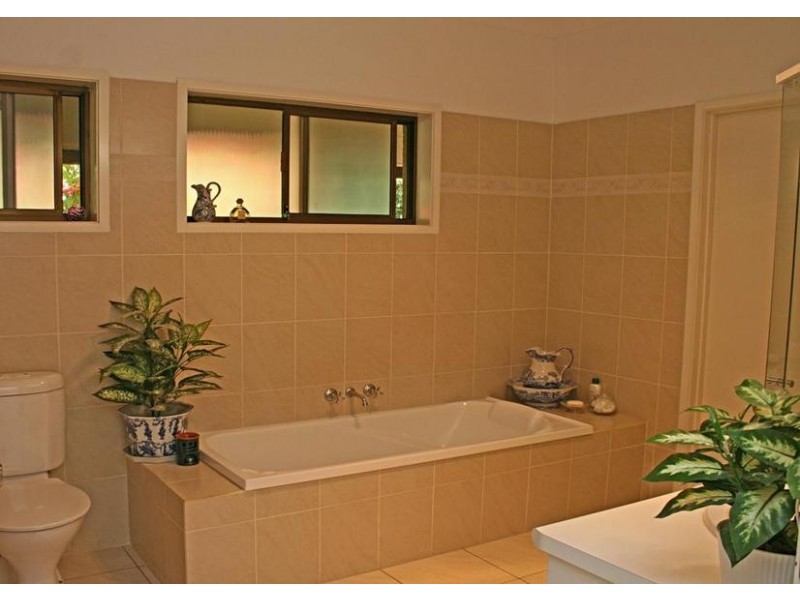 49 Benowa Street, Tamborine Mountain QLD 4272