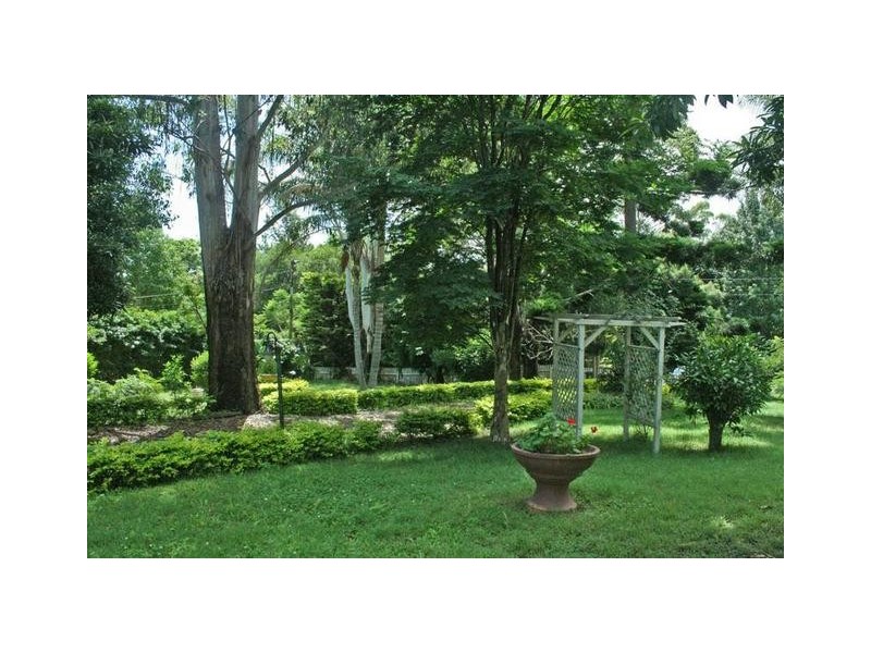 21 Chalmette Drive, Tamborine Mountain QLD 4272