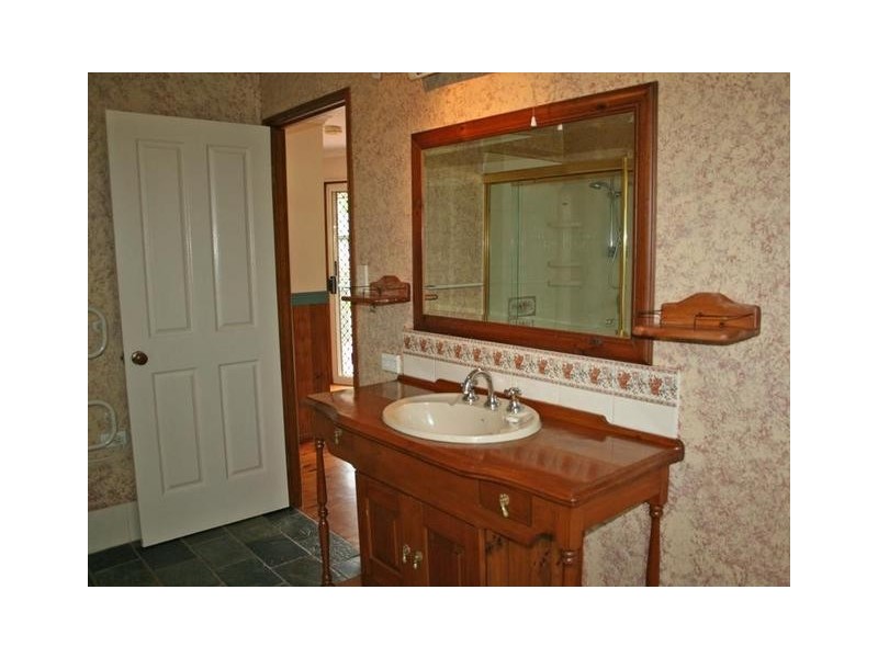 61 Coomera Gorge Drive, Tamborine Mountain QLD 4272