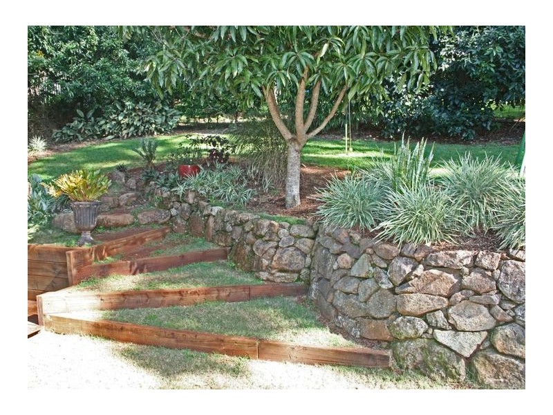 9 Long Road, Eagle Heights QLD 4271