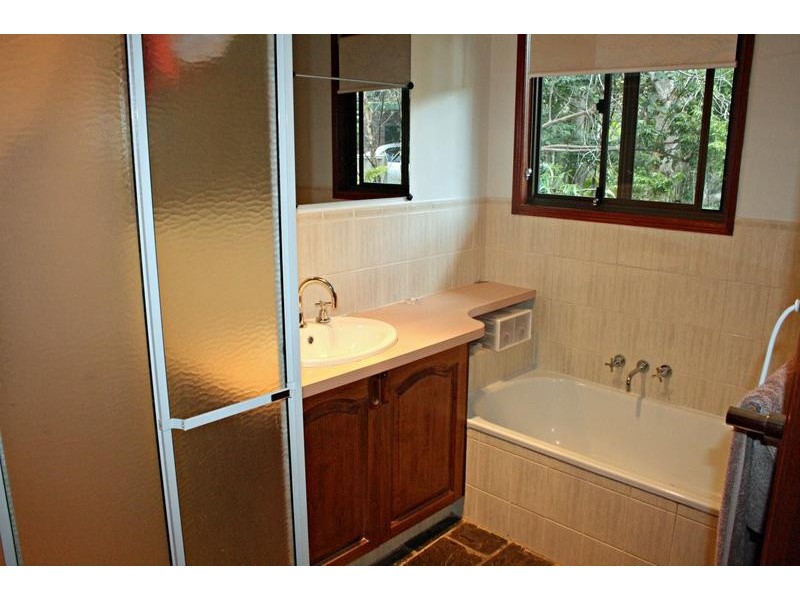 9 Madura Court, Tamborine Mountain QLD 4272