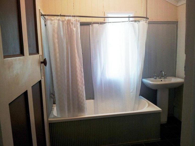 37 Tolima Drive, Eagle Heights QLD 4271