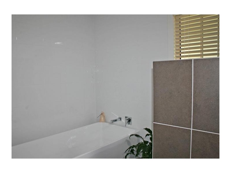 5 Teton Court, Eagle Heights QLD 4271