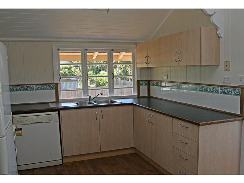 13 Beacon Road, North Tamborine QLD 4272