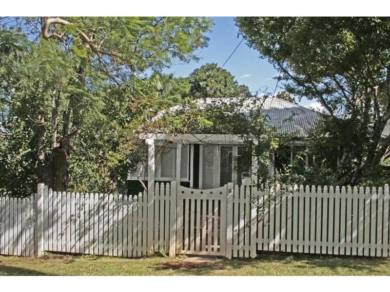9 Beechmont Av, Tamborine Mountain QLD 4272