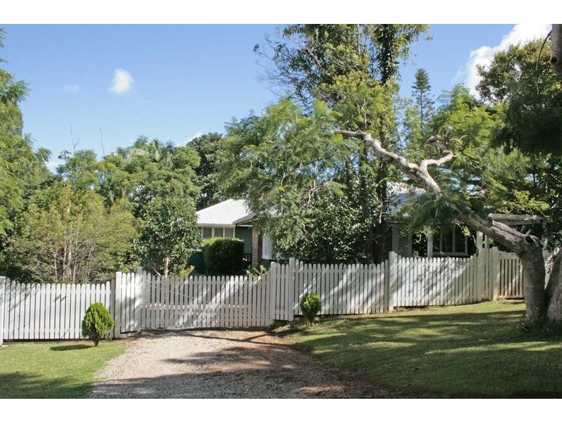 9 Beechmont Av, Tamborine Mountain QLD 4272