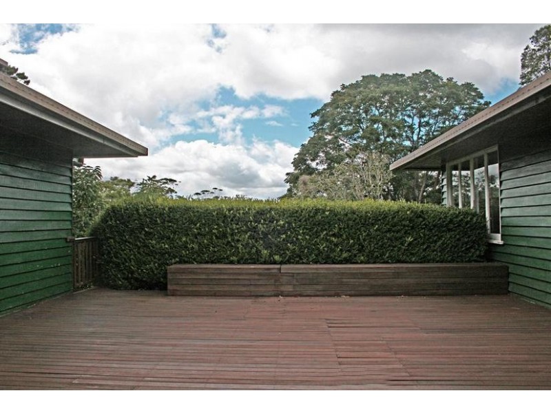 9 Beechmont Av, Tamborine Mountain QLD 4272